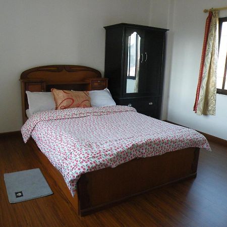 Pokhara Abroad Inn מראה חיצוני תמונה