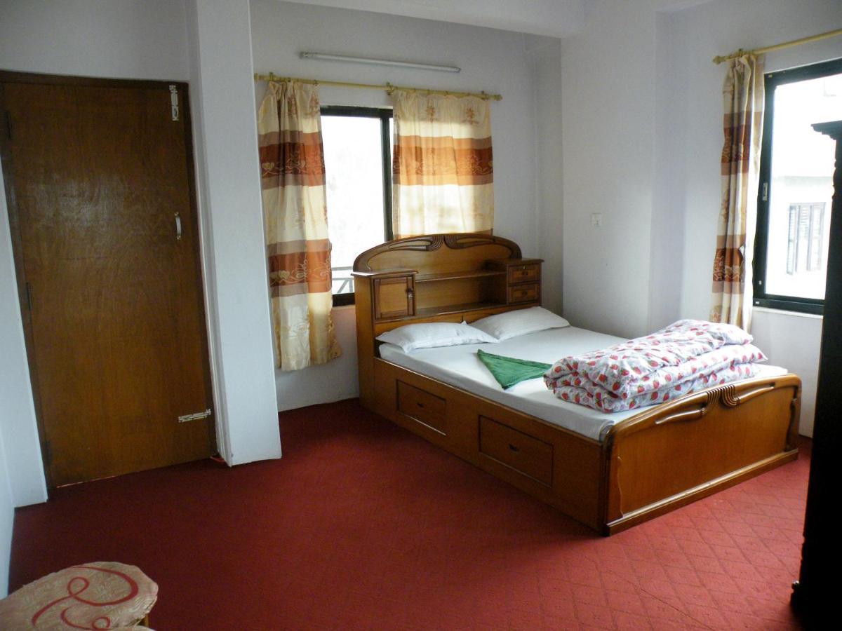 Pokhara Abroad Inn מראה חיצוני תמונה