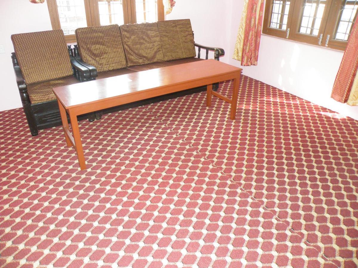 Pokhara Abroad Inn מראה חיצוני תמונה