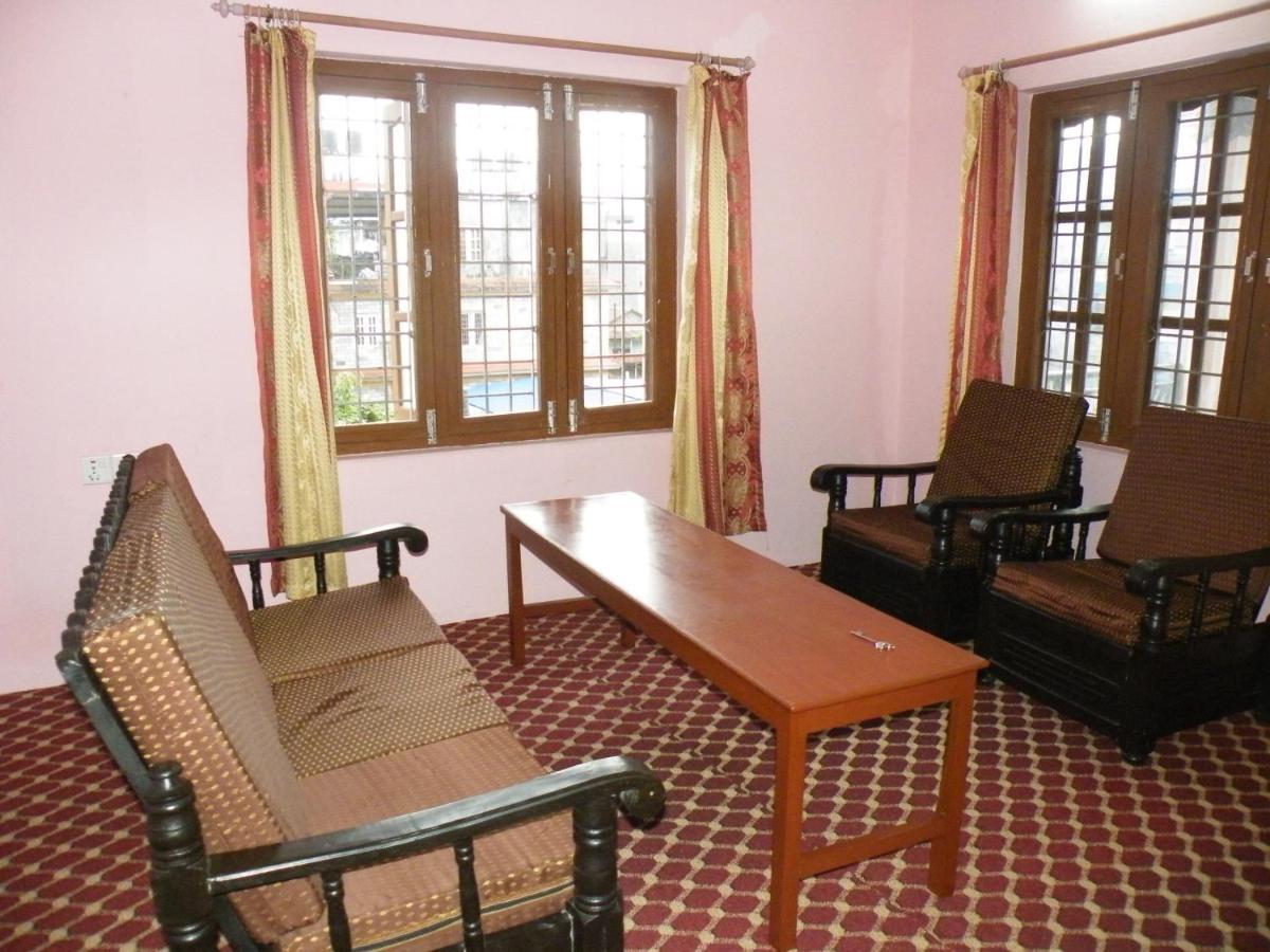 Pokhara Abroad Inn מראה חיצוני תמונה